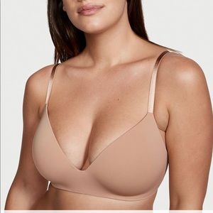 Victoria’s Secret lightly lined wireless t-shirt bra